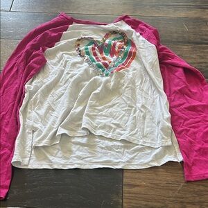 Girls Pink Sleeve White Heart Graphic Raglan Top